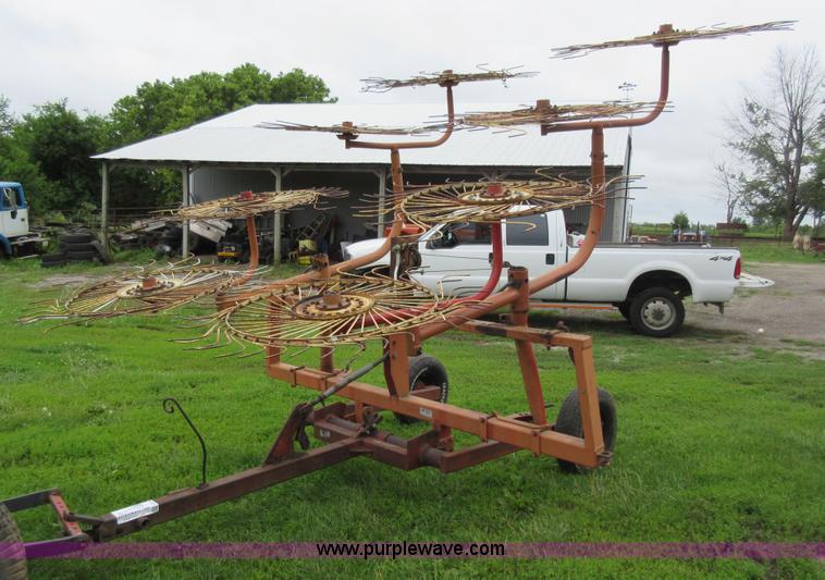 image for item G3688 Vicon H1240 eight wheel hay rake