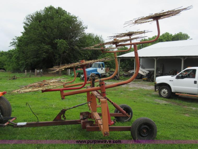 image for item G3688 Vicon H1240 eight wheel hay rake