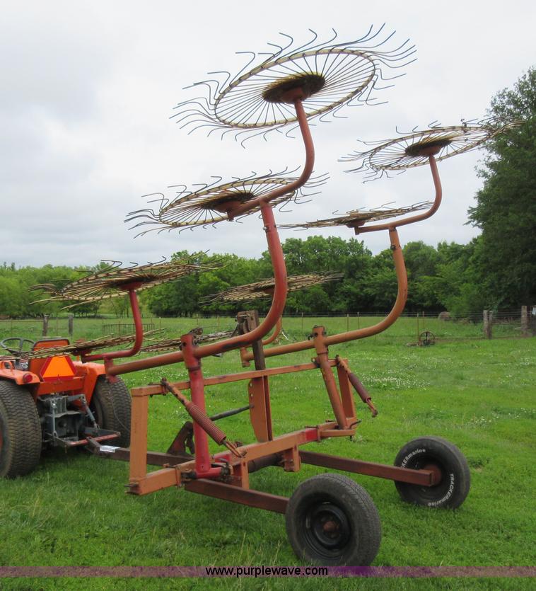 image for item G3688 Vicon H1240 eight wheel hay rake