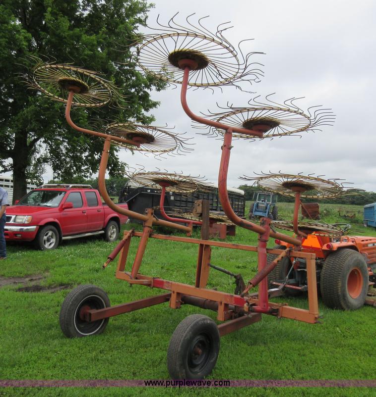 image for item G3688 Vicon H1240 eight wheel hay rake