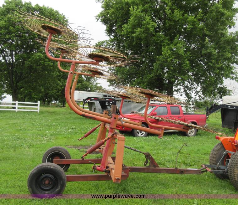 image for item G3688 Vicon H1240 eight wheel hay rake