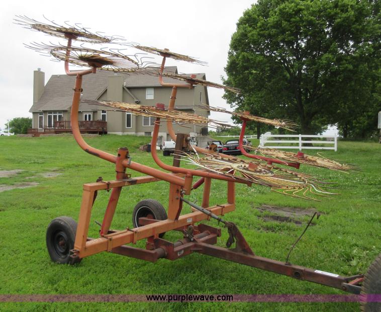 image for item G3688 Vicon H1240 eight wheel hay rake