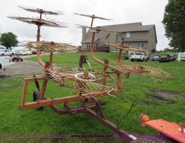 image for item G3688 Vicon H1240 eight wheel hay rake