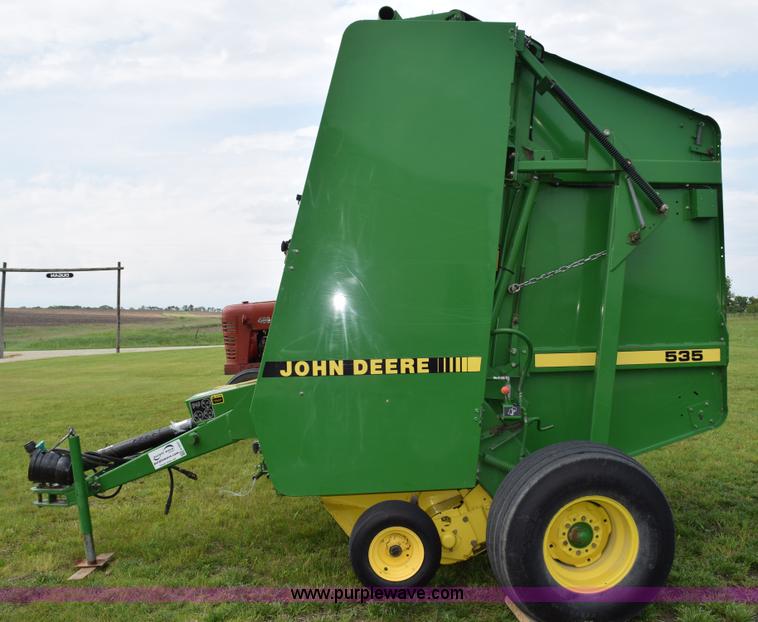 image for item H5047 1991 John Deere 535 round baler
