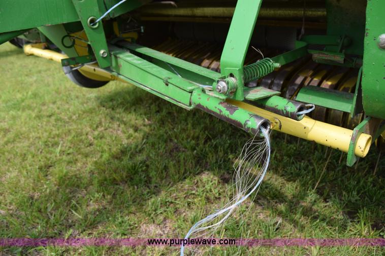 image for item H5047 1991 John Deere 535 round baler