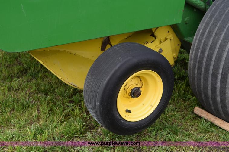 image for item H5047 1991 John Deere 535 round baler