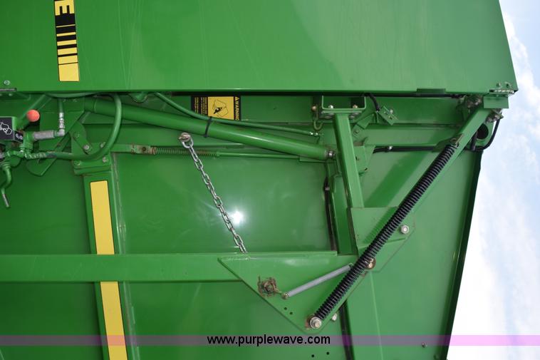image for item H5047 1991 John Deere 535 round baler