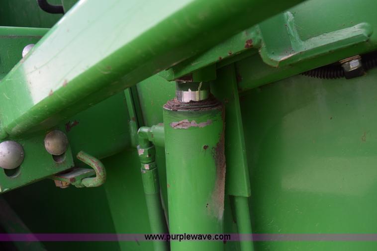 image for item H5047 1991 John Deere 535 round baler