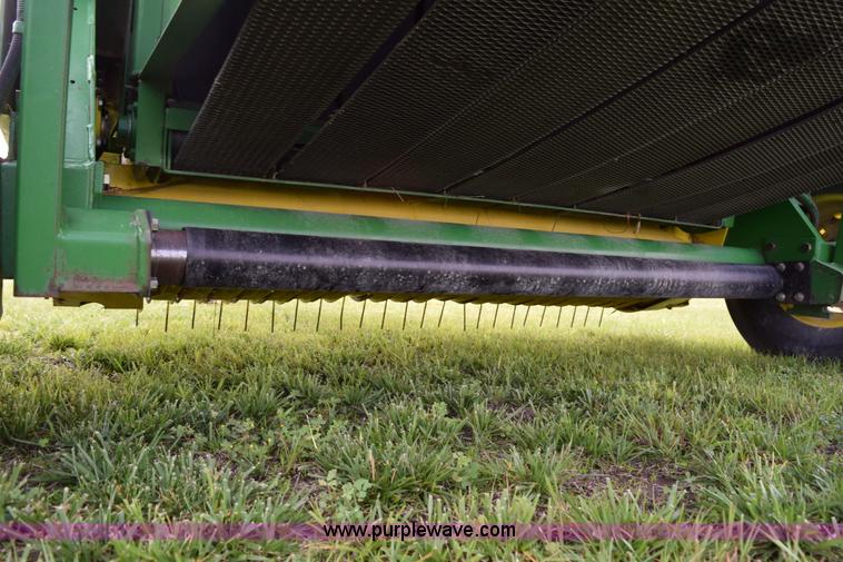 image for item H5047 1991 John Deere 535 round baler