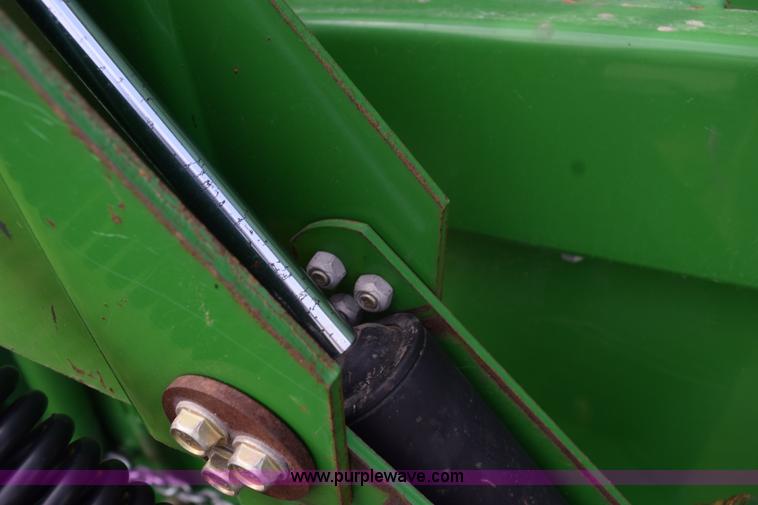 image for item H5047 1991 John Deere 535 round baler