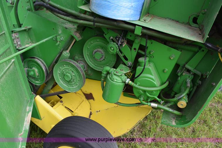 image for item H5047 1991 John Deere 535 round baler