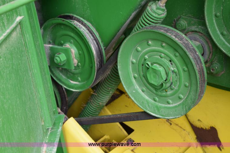 image for item H5047 1991 John Deere 535 round baler