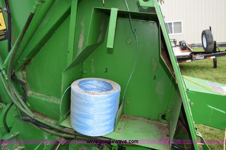 image for item H5047 1991 John Deere 535 round baler
