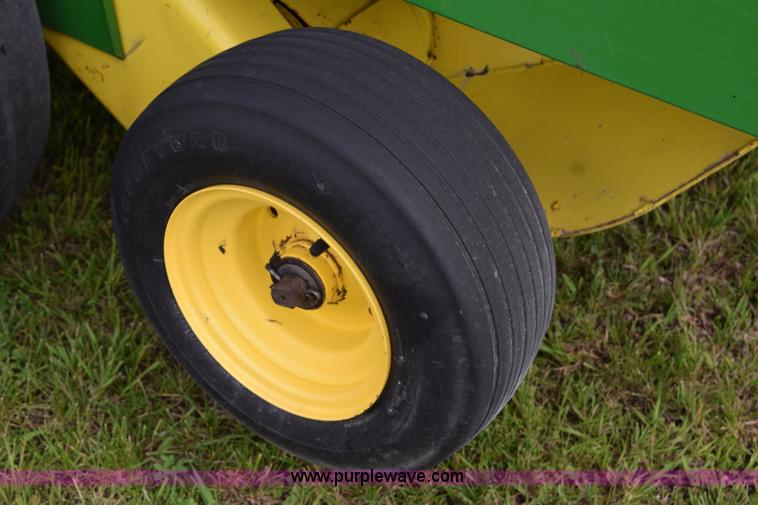 image for item H5047 1991 John Deere 535 round baler