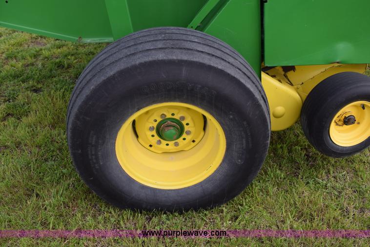 image for item H5047 1991 John Deere 535 round baler