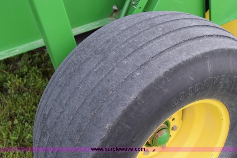 image for item H5047 1991 John Deere 535 round baler