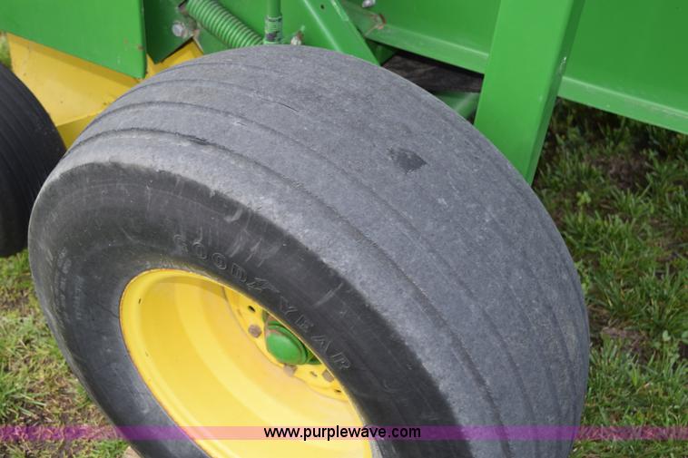 image for item H5047 1991 John Deere 535 round baler