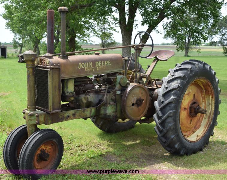 image for item H5052 1938 John Deere G tractor