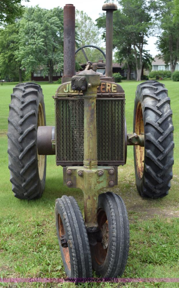 image for item H5052 1938 John Deere G tractor