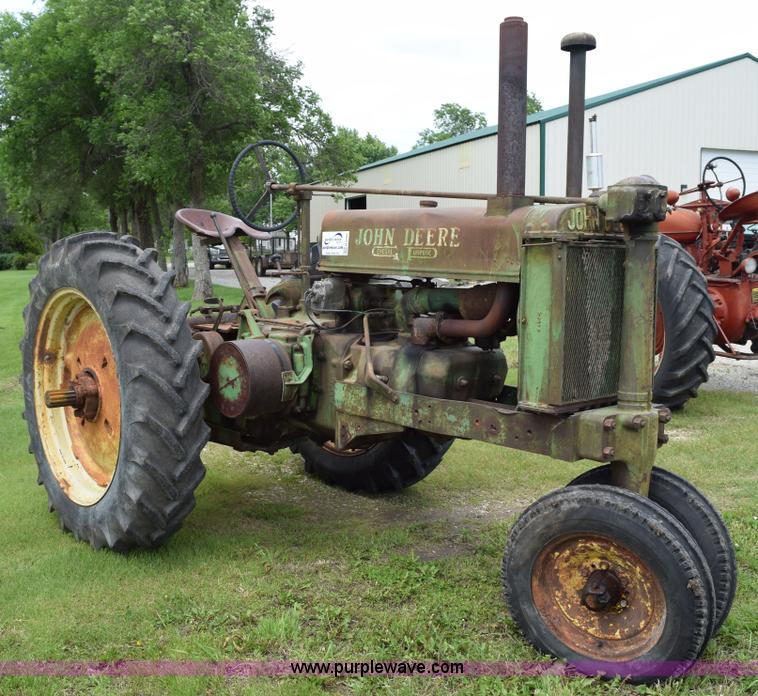 image for item H5052 1938 John Deere G tractor