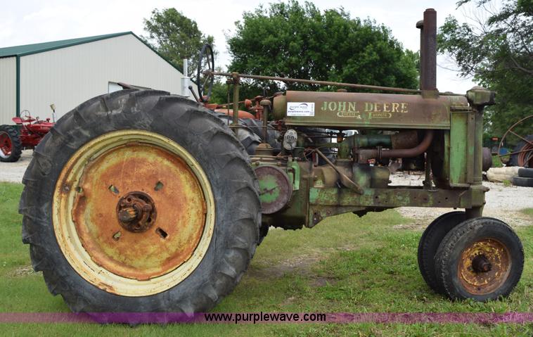 image for item H5052 1938 John Deere G tractor