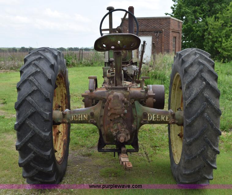image for item H5052 1938 John Deere G tractor