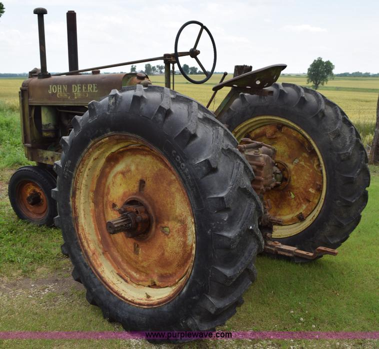image for item H5052 1938 John Deere G tractor