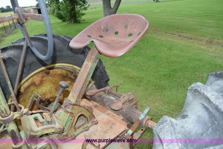 image for item H5052 1938 John Deere G tractor