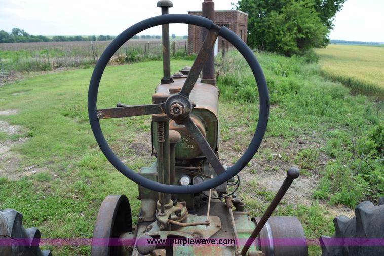 image for item H5052 1938 John Deere G tractor