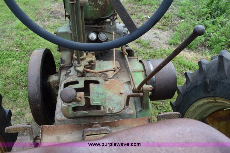 image for item H5052 1938 John Deere G tractor