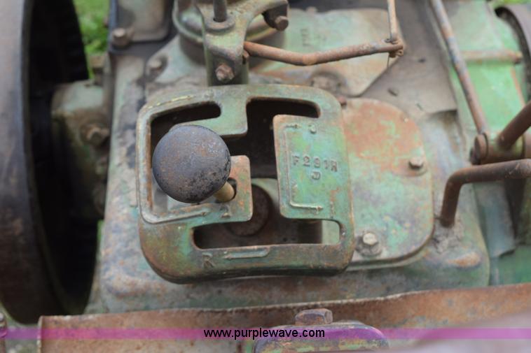 image for item H5052 1938 John Deere G tractor