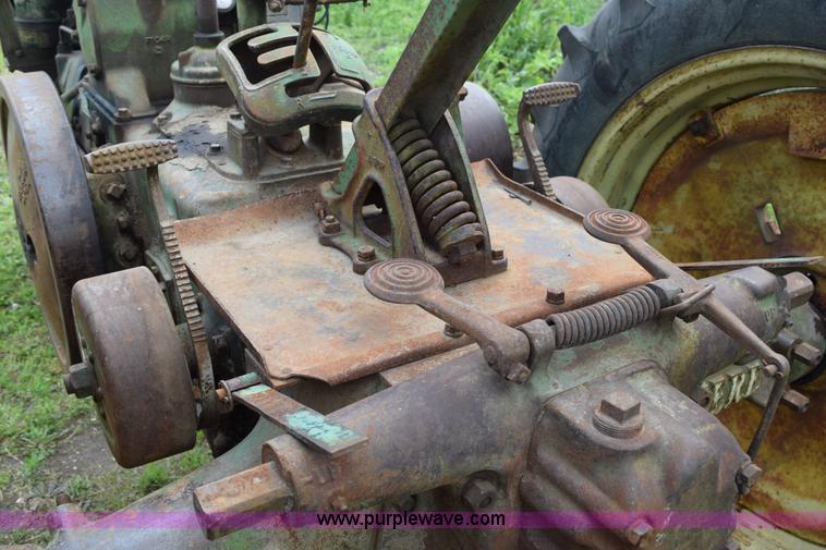 image for item H5052 1938 John Deere G tractor