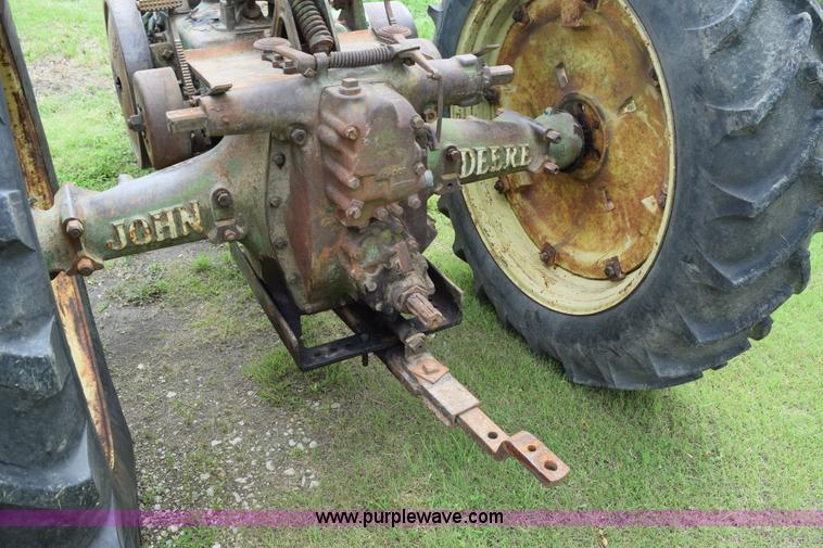 image for item H5052 1938 John Deere G tractor
