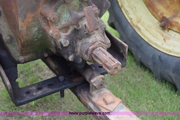 image for item H5052 1938 John Deere G tractor