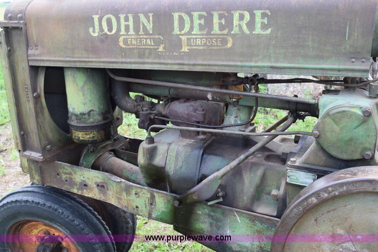 image for item H5052 1938 John Deere G tractor