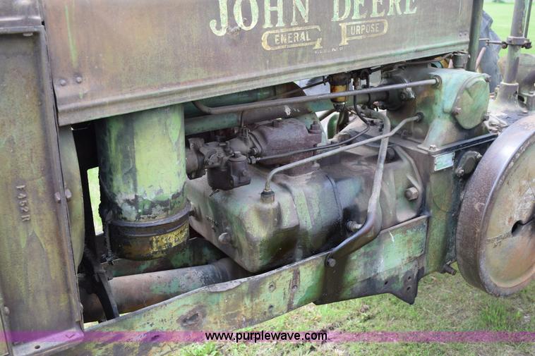 image for item H5052 1938 John Deere G tractor