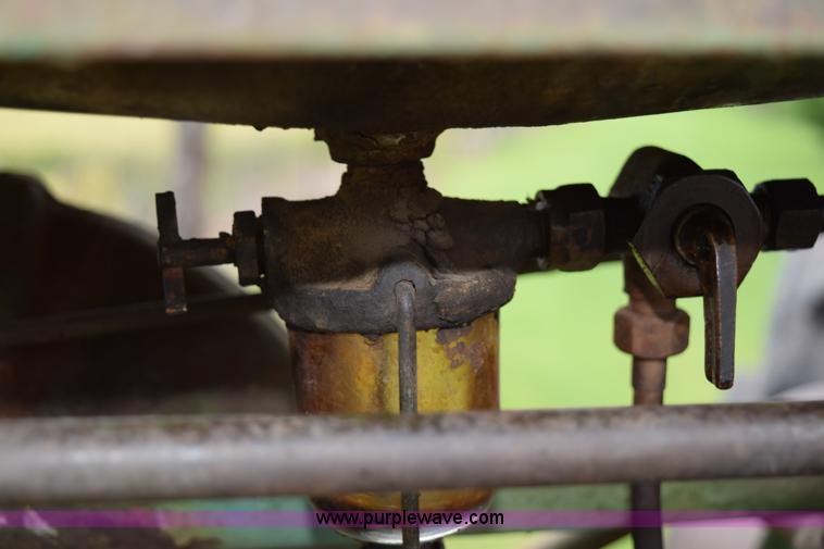 image for item H5052 1938 John Deere G tractor