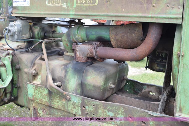 image for item H5052 1938 John Deere G tractor