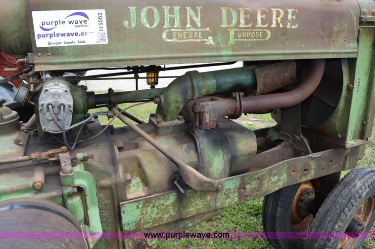 image for item H5052 1938 John Deere G tractor