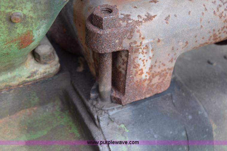 image for item H5052 1938 John Deere G tractor