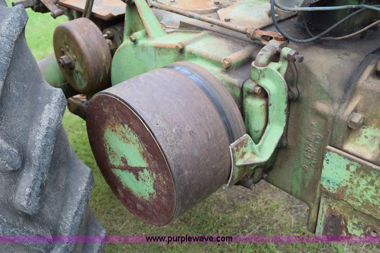 image for item H5052 1938 John Deere G tractor