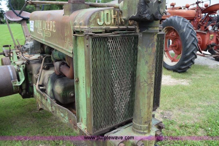 image for item H5052 1938 John Deere G tractor