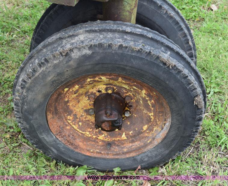 image for item H5052 1938 John Deere G tractor