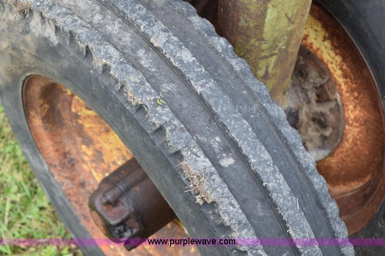 image for item H5052 1938 John Deere G tractor