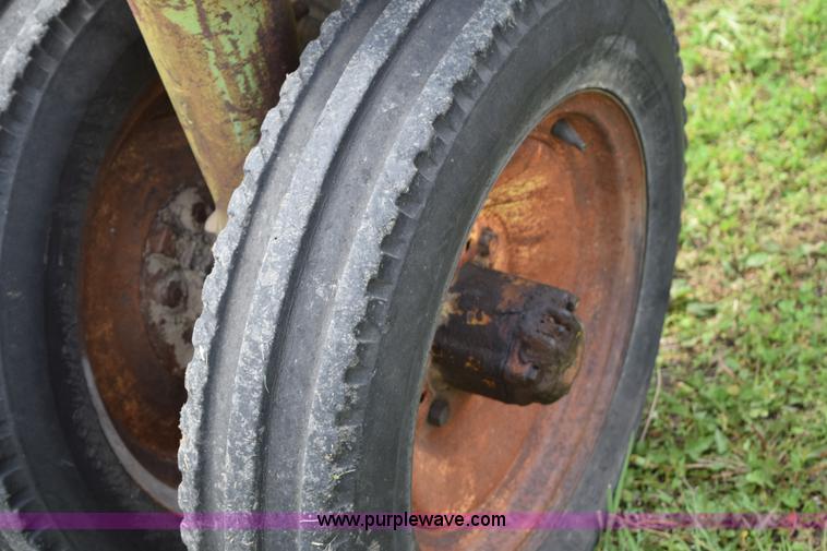 image for item H5052 1938 John Deere G tractor