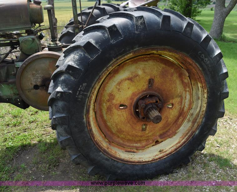 image for item H5052 1938 John Deere G tractor