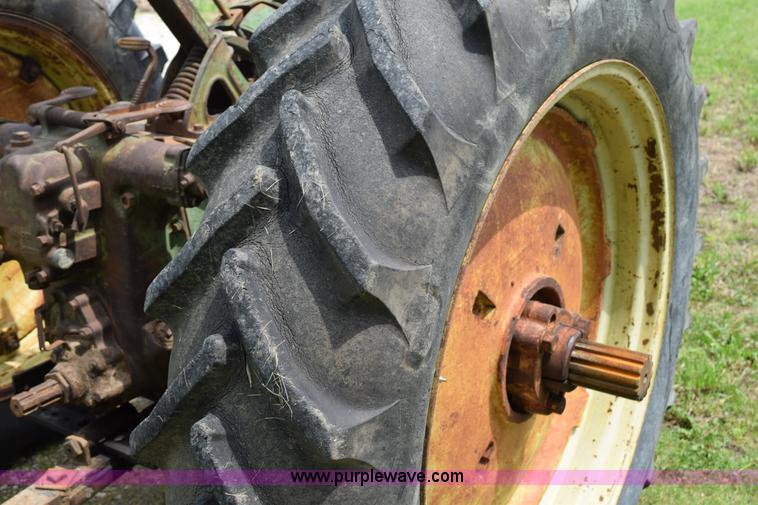 image for item H5052 1938 John Deere G tractor