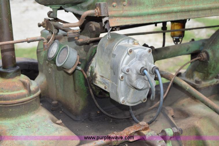 image for item H5052 1938 John Deere G tractor