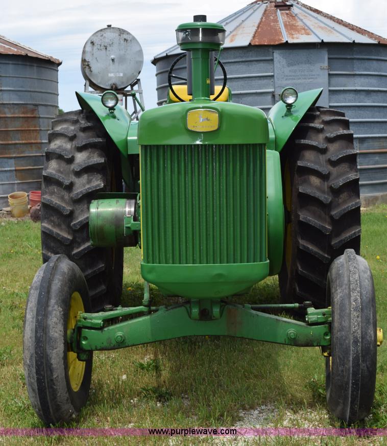 image for item H5053 1959 John Deere 830 tractor