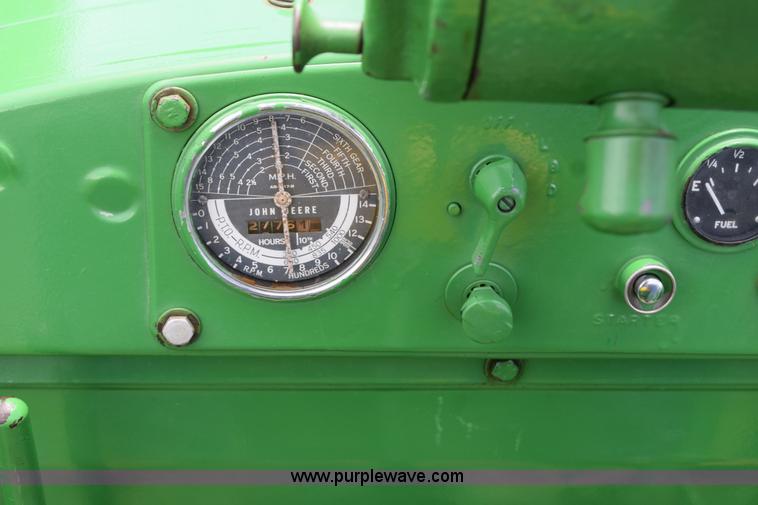 image for item H5053 1959 John Deere 830 tractor